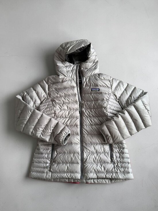 Patagonia Jackets & Blazers - PATAGONIA Women’s Silver Quilted Hooded Jacket  Sz Medium
